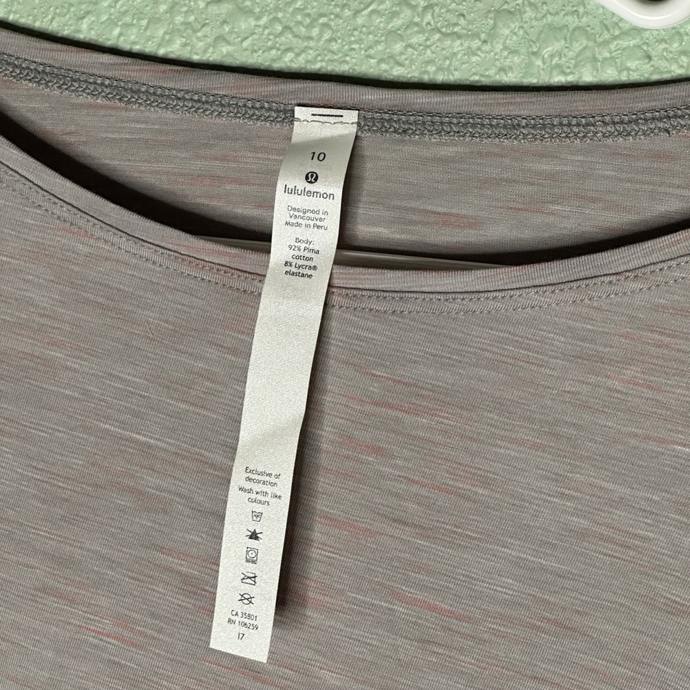 Lululemon Back In Action Long Sleeve Size 10 Grey Striped Scoop Neck NWT - Picture 7 of 8